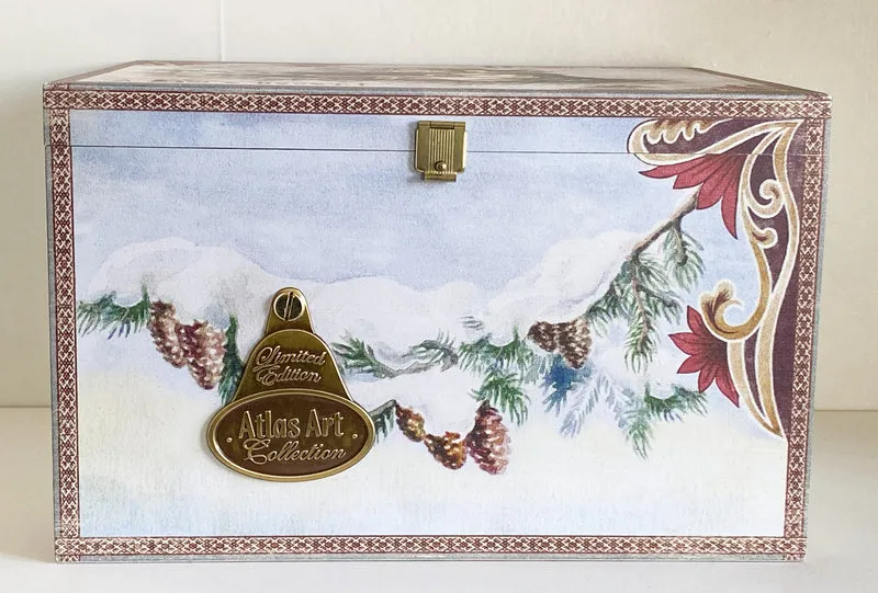 Die Kinder im Wintergewand haben es sich auf dem Tannenast gemütlich gemacht, AtlasArt