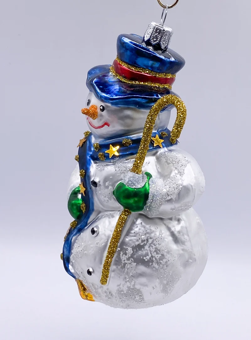 Schneemann mit blauem Hut und Sternchen-Schal