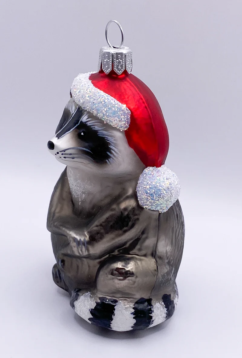 Der Waschbär freut sich auf Weihnachten