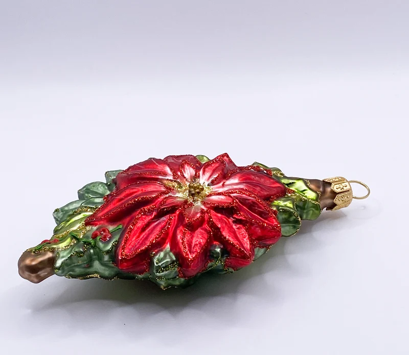 Weihnachtlicher Blumenstrauss mit Poinsettie