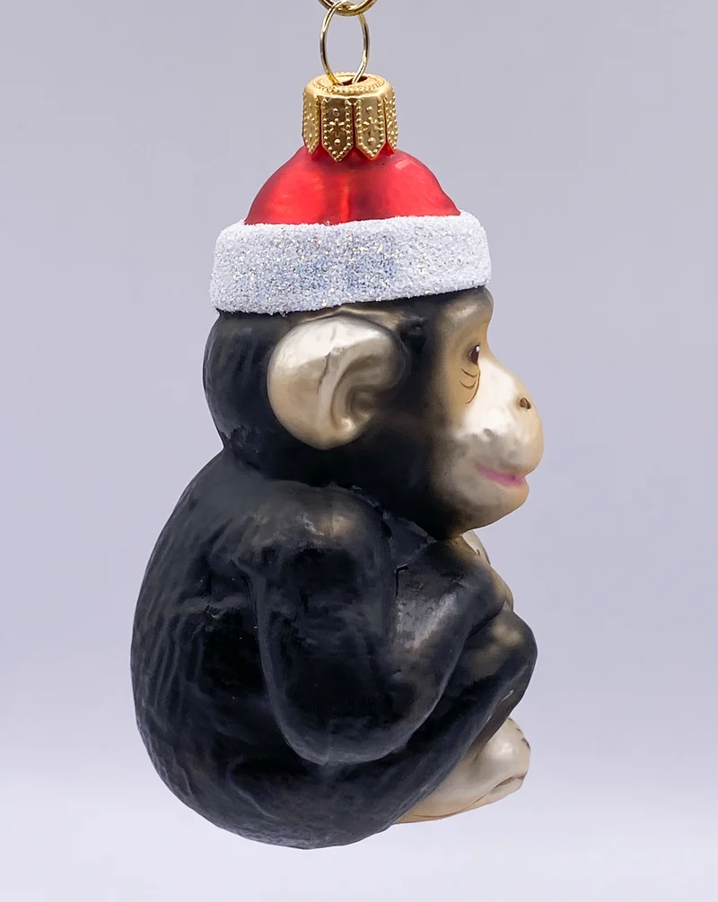 Der Schimpanse freut sich auf Weihnachten