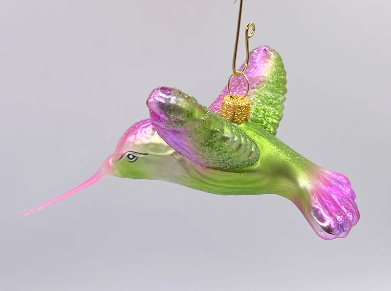 Kolibri grün-pink, Flügel ausgebreitet, Schnabel pink