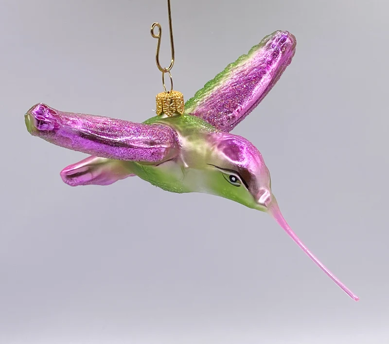 Kolibri grün-pink, Flügel ausgebreitet, Schnabel pink