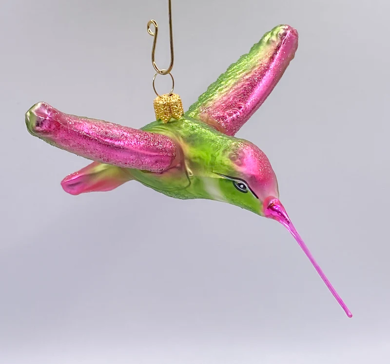 Kolibri grün-magenta, Flügel ausgebreitet, Schnabel magenta