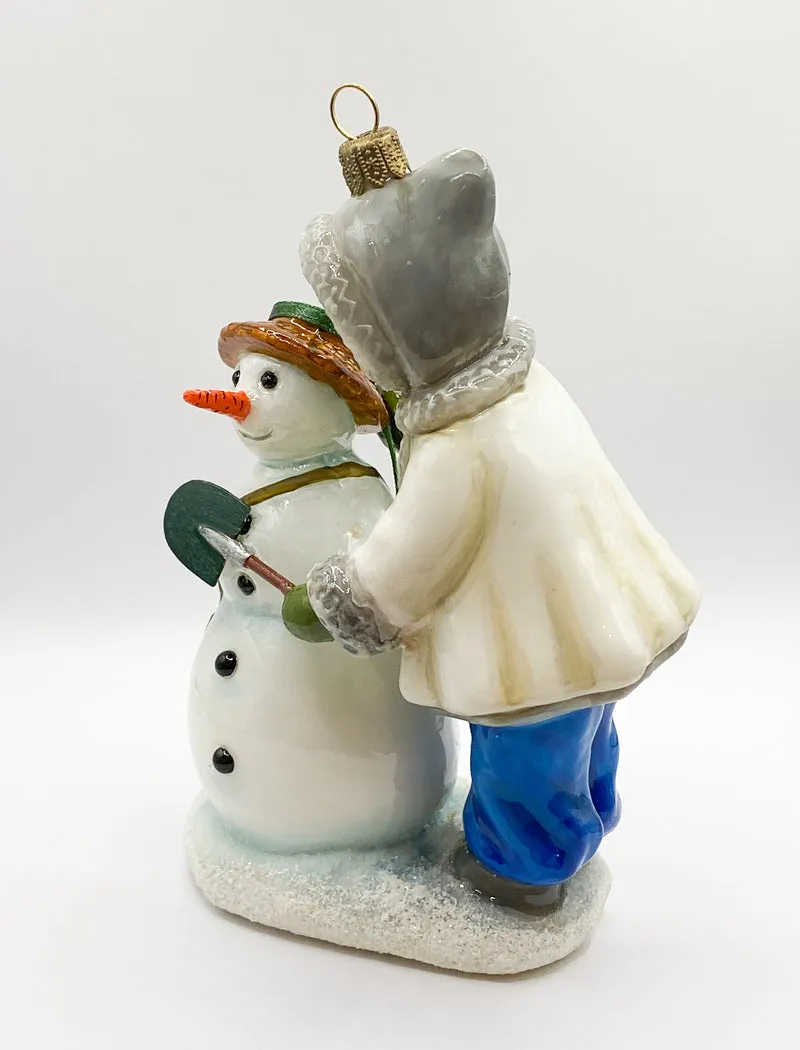 Das Kind gibt dem Schneemann seinen Strohhut, AtlasArt