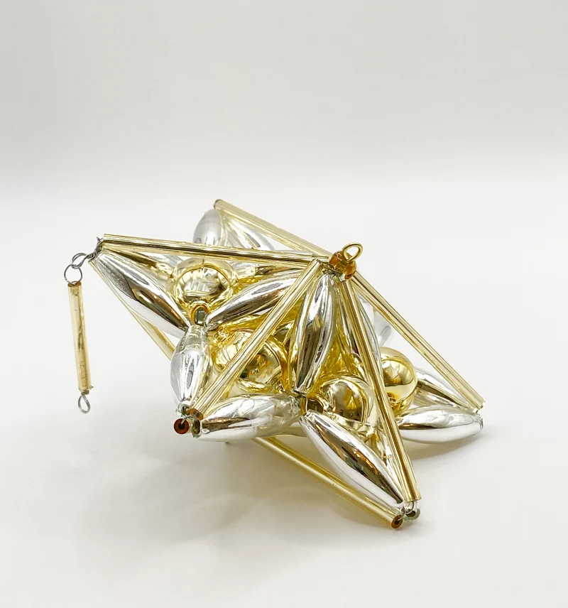 Stern mit grossen goldenen und silbernen Gablonzer Perlen