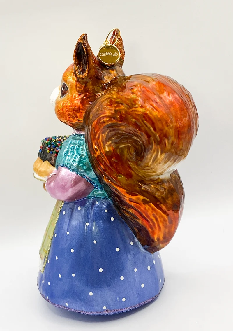 Grossmutter Eichhörnchen hat einen feinen Kuchen gebacken, GlitterLab