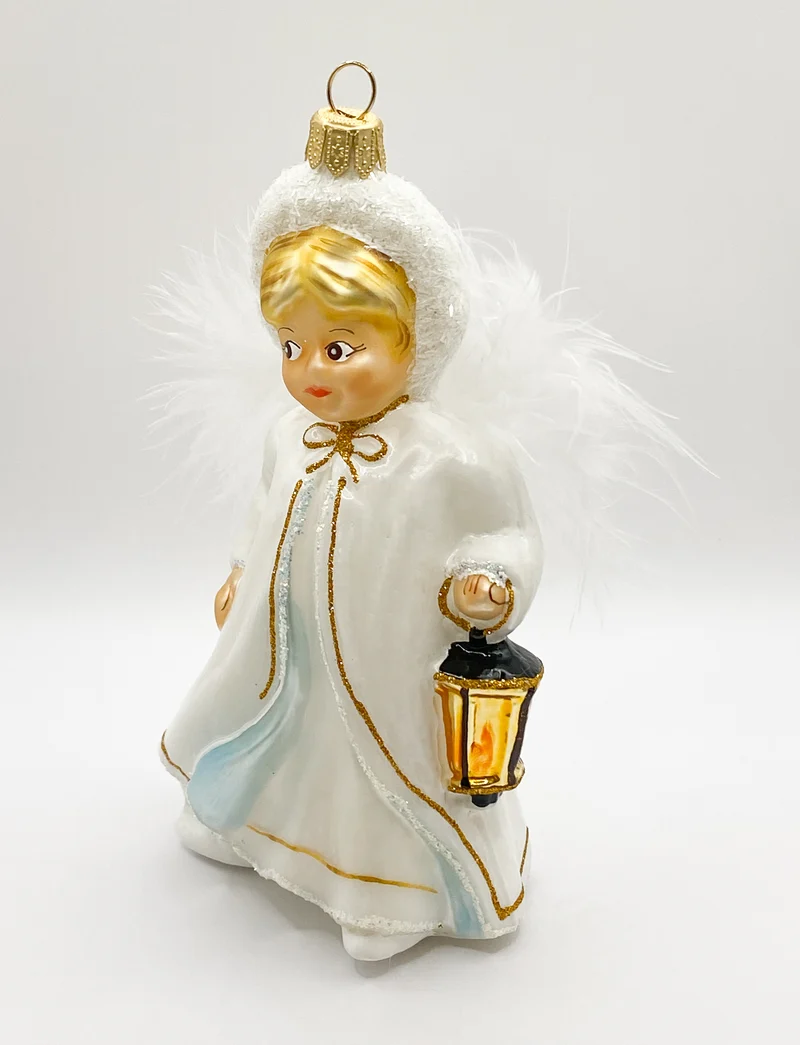 Das Christkind leuchtet mit der Laterne