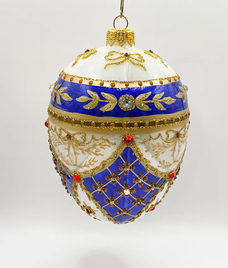 Weisses königliches Ei im blauen Empire-Stil