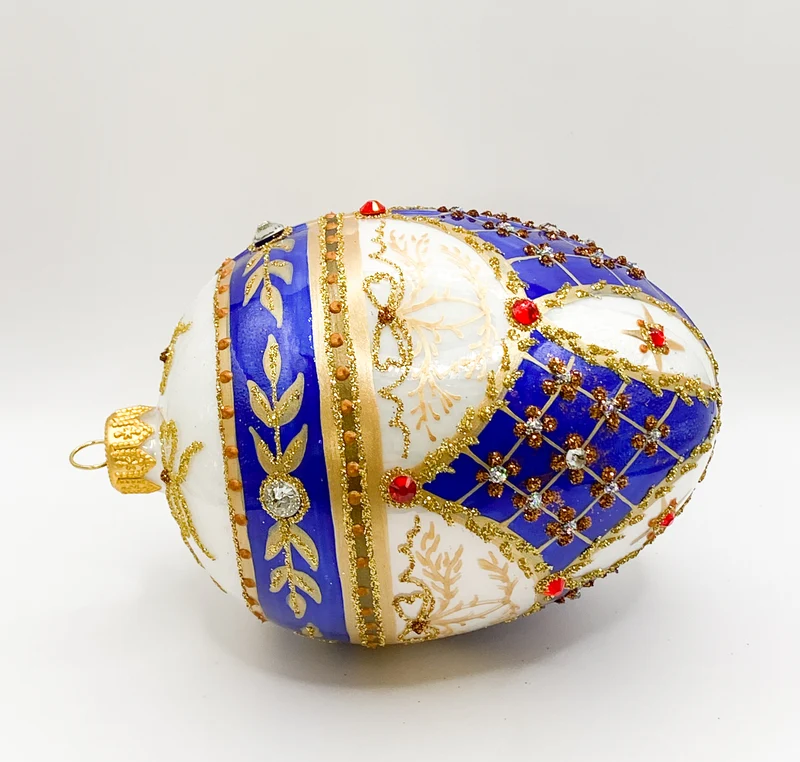 Weisses königliches Ei im blauen Empire-Stil