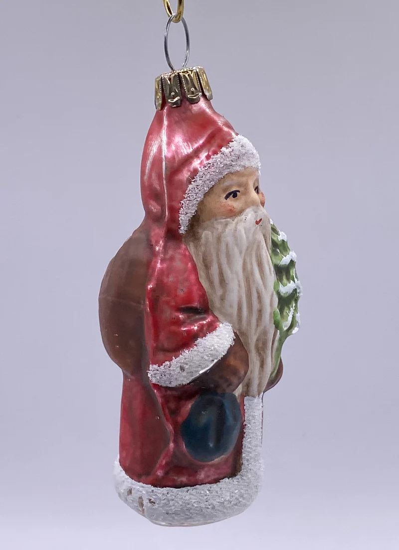Weihnachtsmann mit Rucksack und Baum