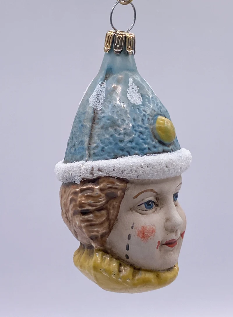 Clown mit hellblauer Mütze