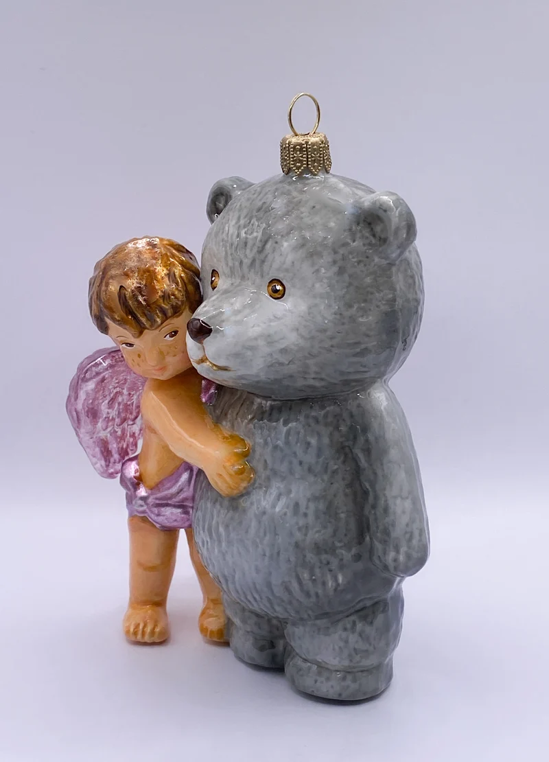 Der kleine Engel umarmt den Grossen grauen Teddy- Bär, AtlasArt