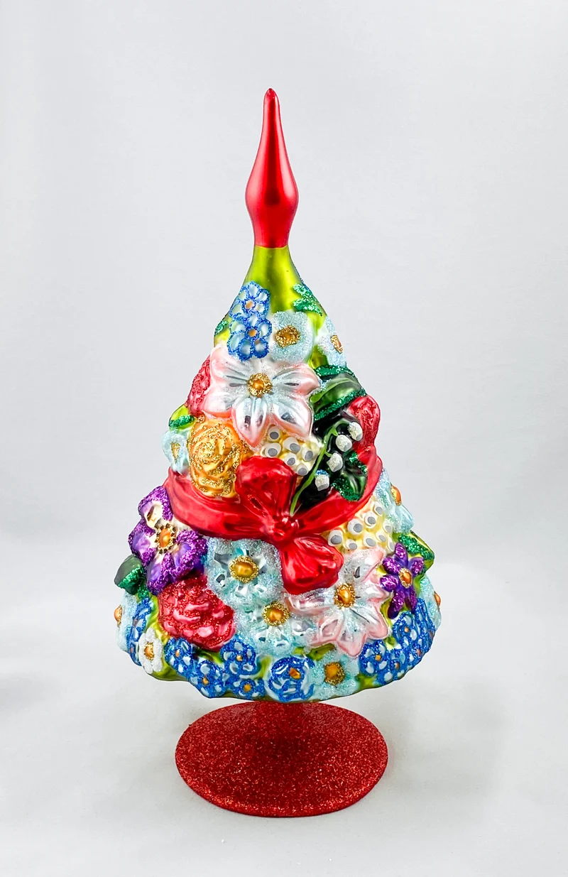 Sommer-Blumenbaum mit roter Schleife und vielen Blüten