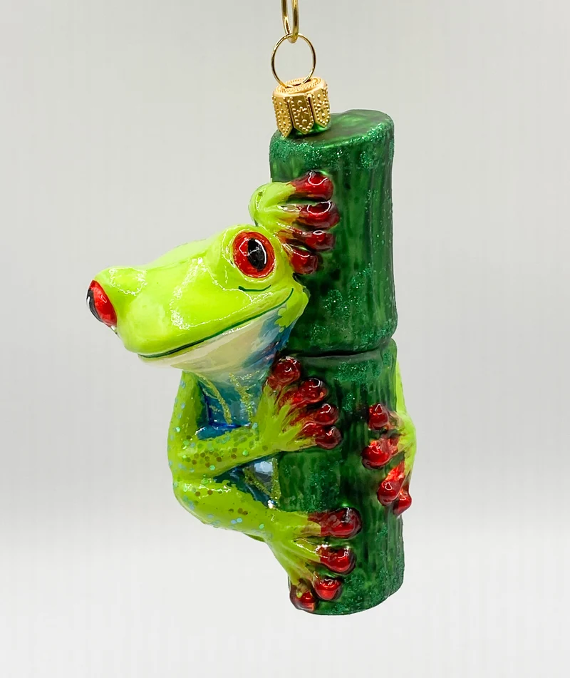 Lustiger Frosch am Grashalm