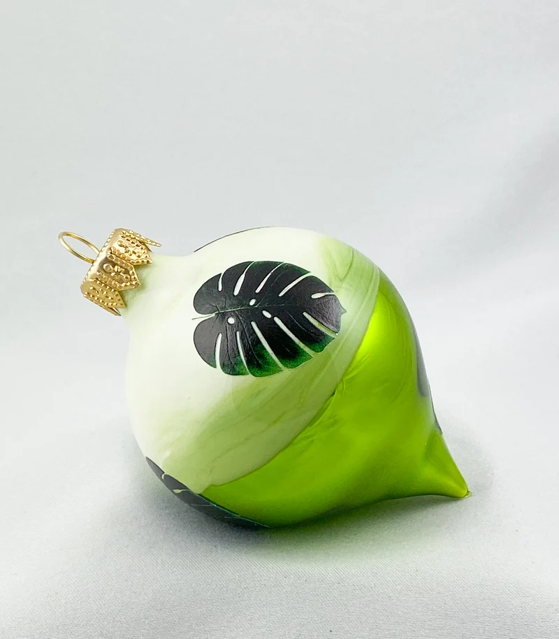 Olive grün marmoriert mit Monstera-Blättern