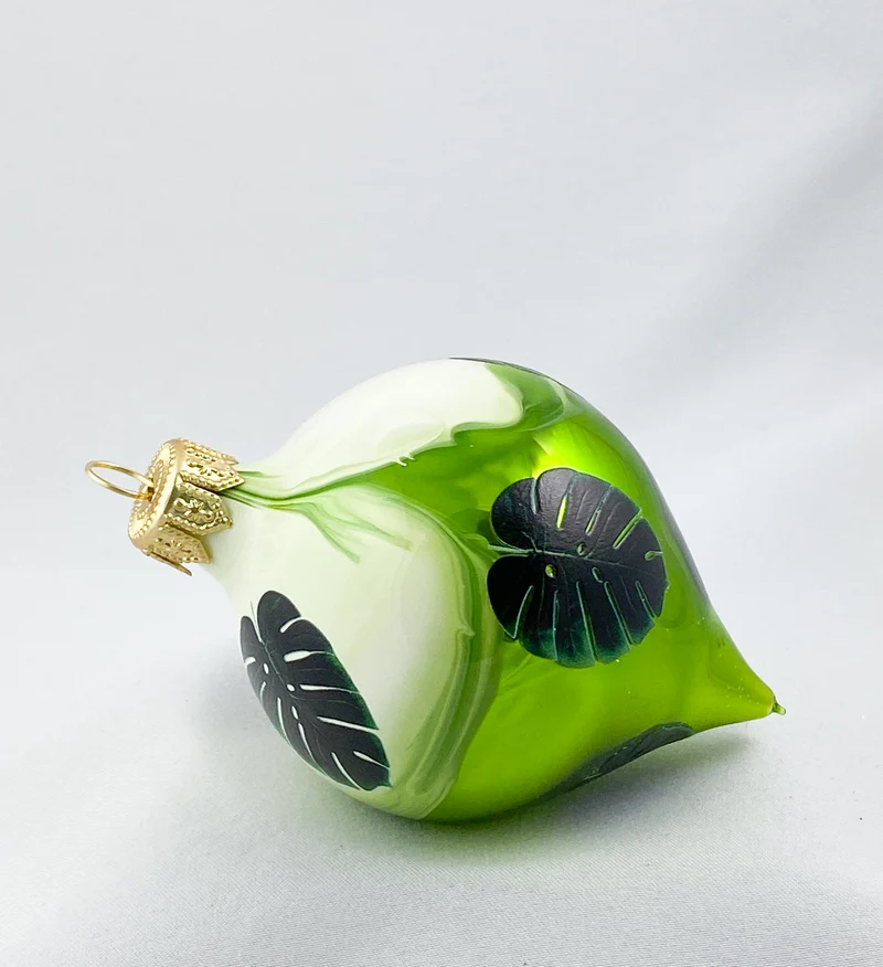 Olive grün marmoriert mit Monstera-Blättern