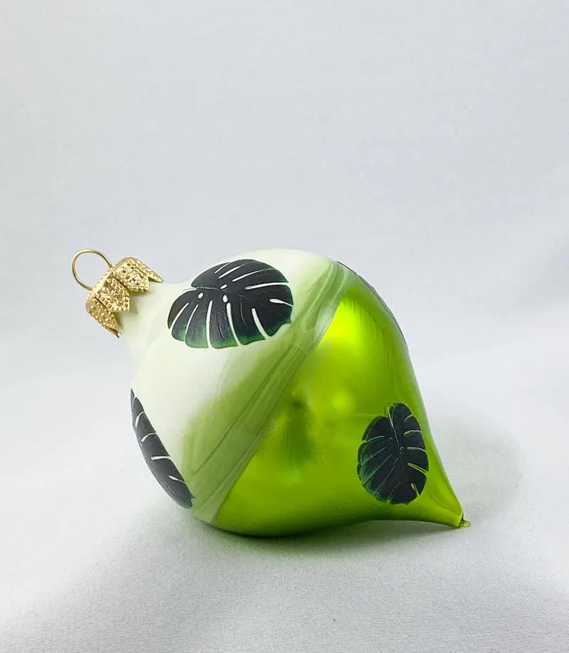 Olive grün marmoriert mit Monstera-Blättern