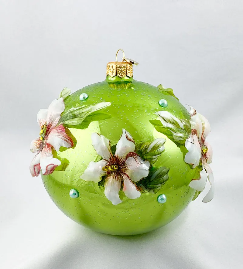 Kugel hellgrün mit Magnolien-Blüten Applikationen in Spezialfolie, GlitterLab