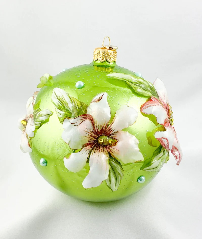 Kugel hellgrün mit Magnolien-Blüten Applikationen in Spezialfolie, GlitterLab