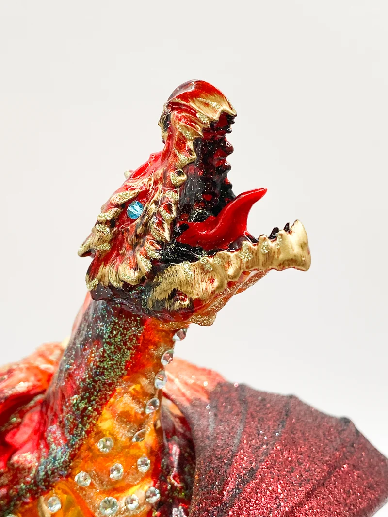 Roter Drachen auf dem Gold-Schatz, GlitterLab