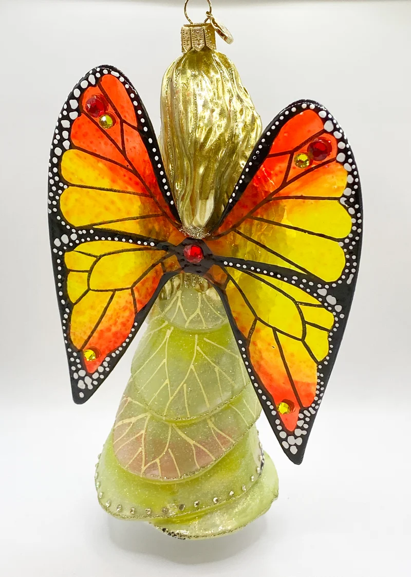 Blonder Engel mit Schmetterling in der Hand und transparenten Glasflügeln, GlitterLab