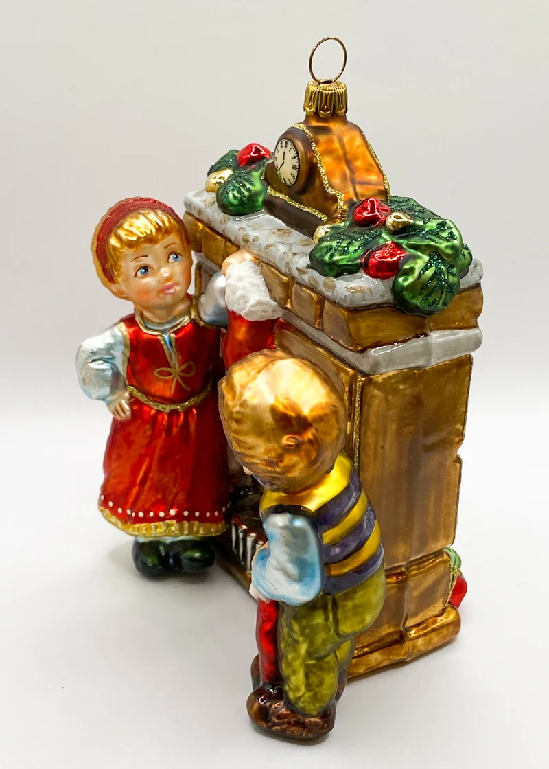 Die Kinder hängen ihre Weihnachtsstrümpfe an den Kamin, KOMOZJA MOSTOWSKI