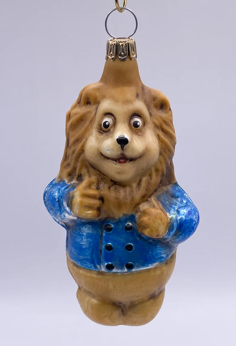Löwe mit blauer Jacke