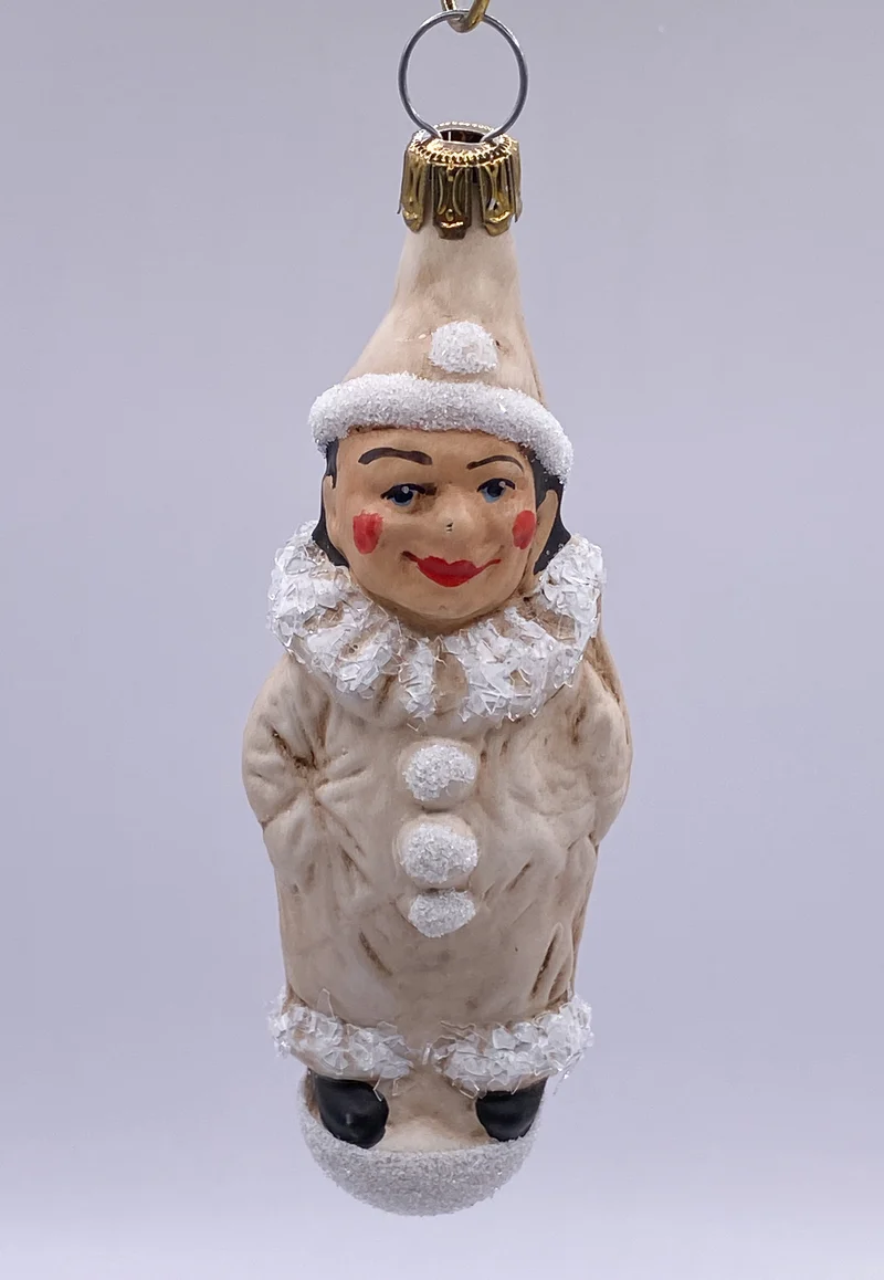 Kleiner Clown im weissen Pierrot Kostüm