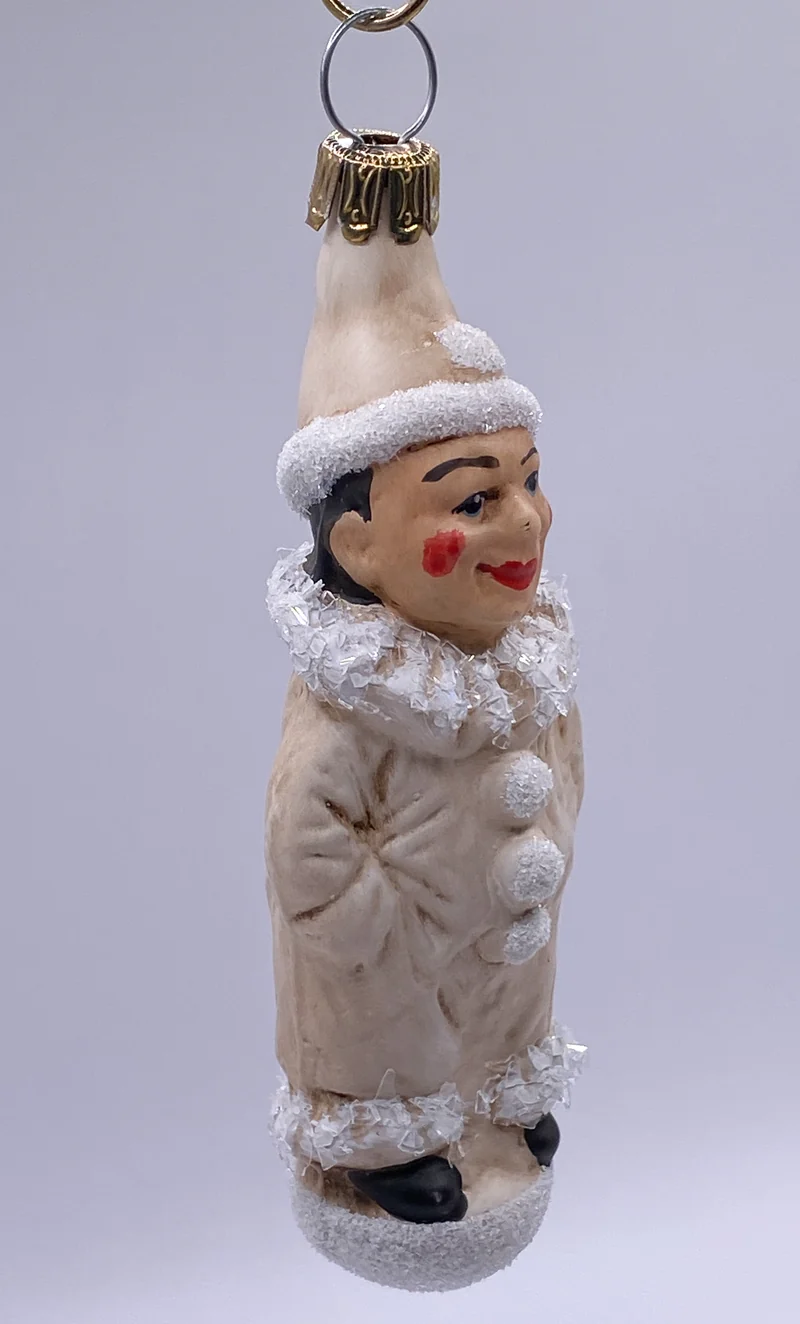 Kleiner Clown im weissen Pierrot Kostüm