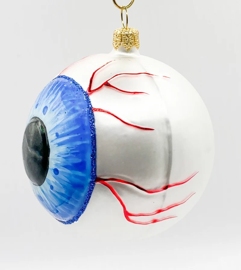 Anatomisches Auge mit blauer Iris und runder Pupille