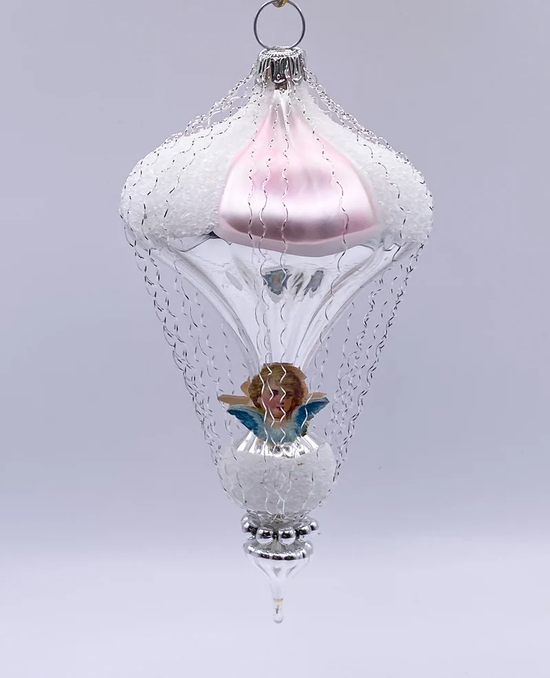 Weiss rosa Ballon in Rillenglas mit Dresdnerpapier und leonischem Draht verziert