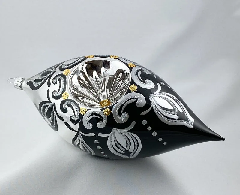 Grosse Olive in Silber/Schwarz mit silbernem Reflex