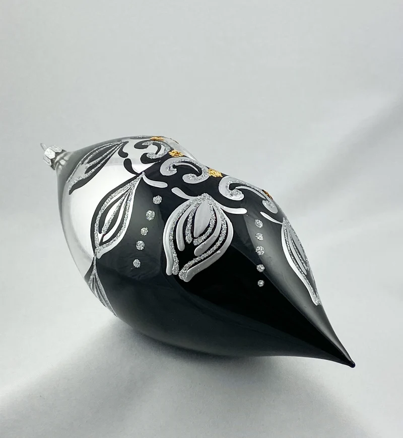 Grosse Olive in Silber/Schwarz mit silbernem Reflex