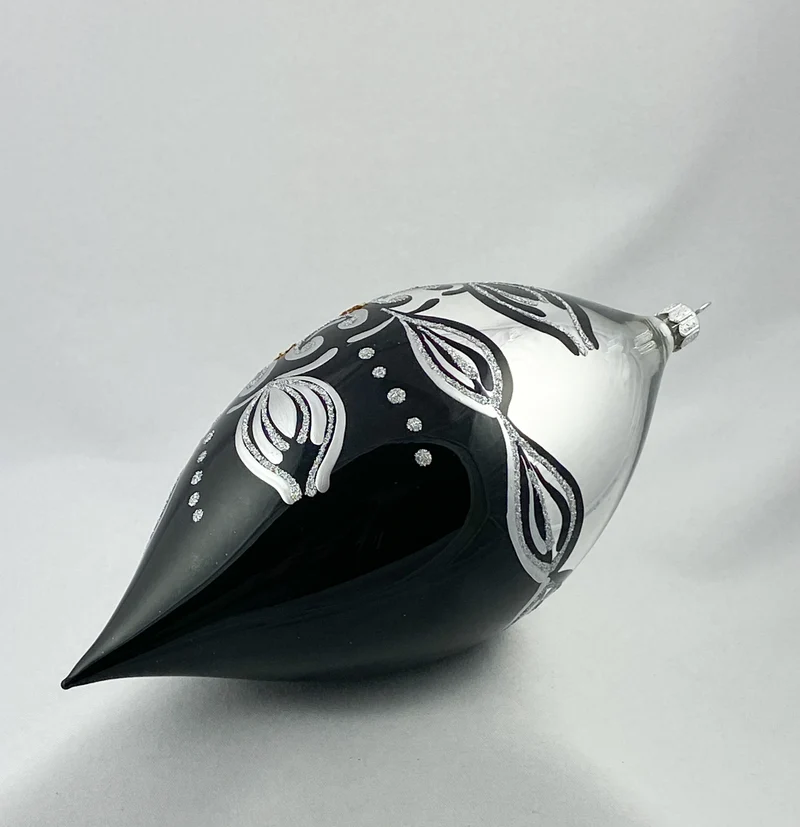 Grosse Olive in Silber/Schwarz mit silbernem Reflex