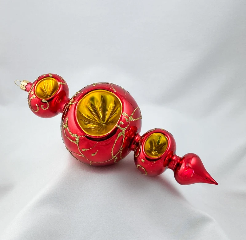 Grosse Fantasie-Form in Rot mit goldenen Reflexen