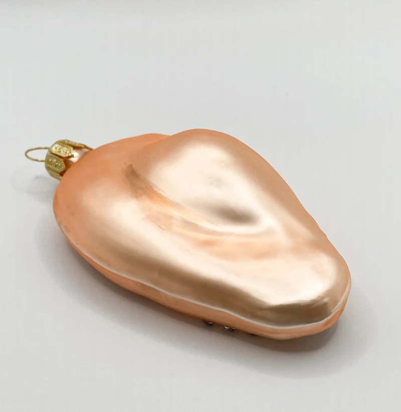 Menschliche Ohrmuschel mit Upper-Lobe-Piercing