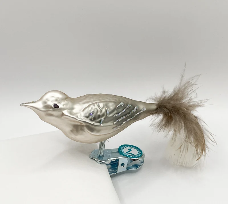 Vogel in warmem grau mit Glitzer