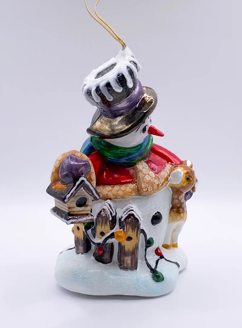 Schneemann mit Vogelhäuschen und kleinem Reh, KOMOZJA MOSTOWSKI