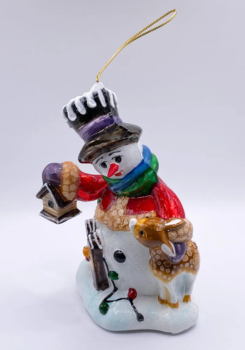 Schneemann mit Vogelhäuschen und kleinem Reh, KOMOZJA MOSTOWSKI