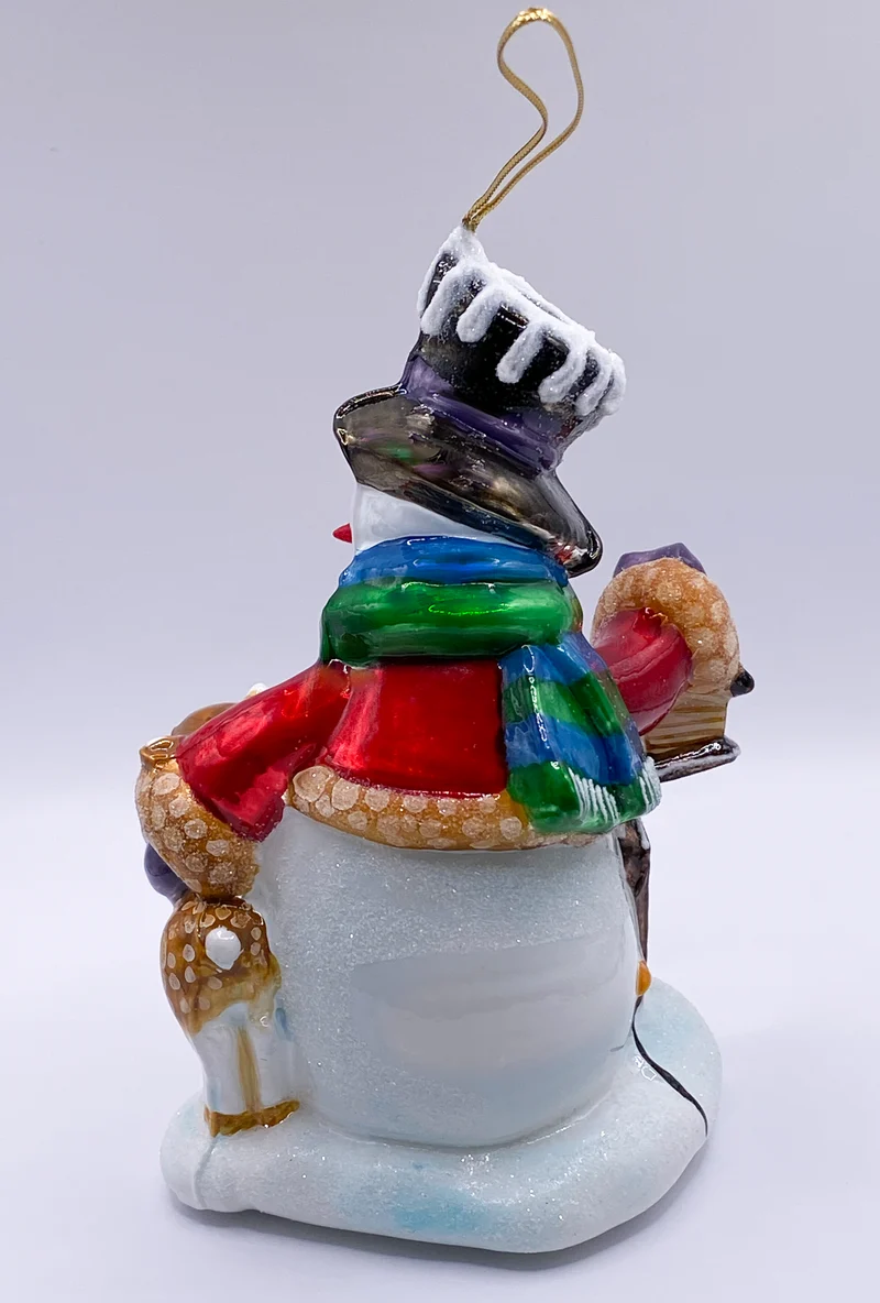 Schneemann mit Vogelhäuschen und kleinem Reh, KOMOZJA MOSTOWSKI