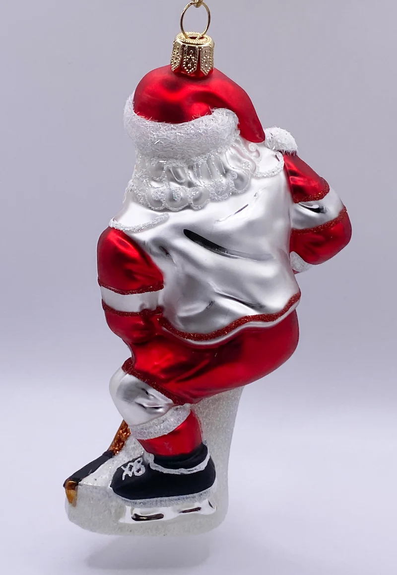 Santa spielt Eis-Hockey