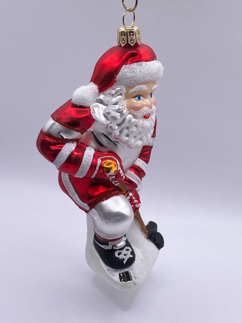 Santa spielt Eis-Hockey