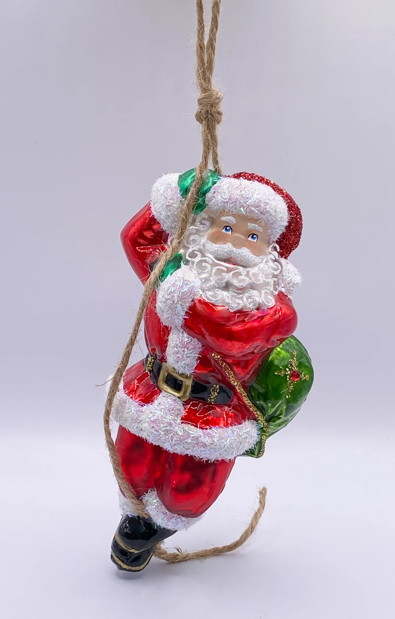 Santa Claus seilt sich geschickt ab