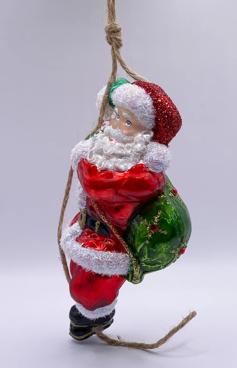 Santa Claus seilt sich geschickt ab