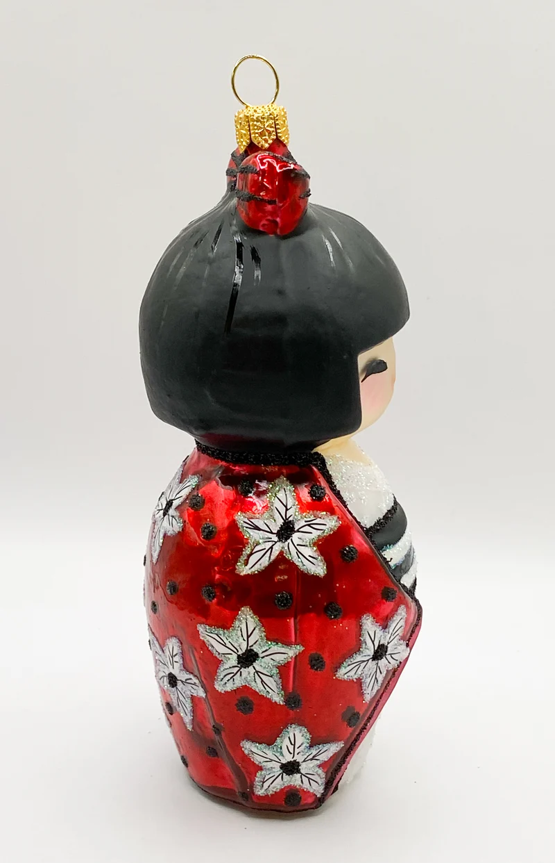 Japanische Kokeshi Puppe Glücksbringer im roten Mantel
