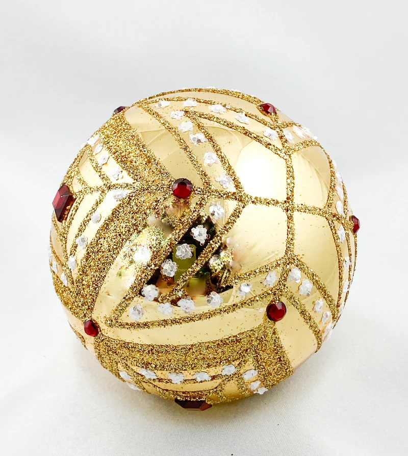 Kugel gold mit Rautendekor und roten Steinen
