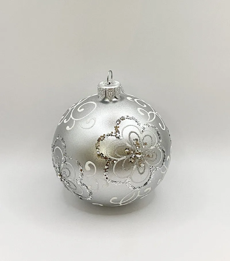 Kugel silber matt mit Blumenmuster