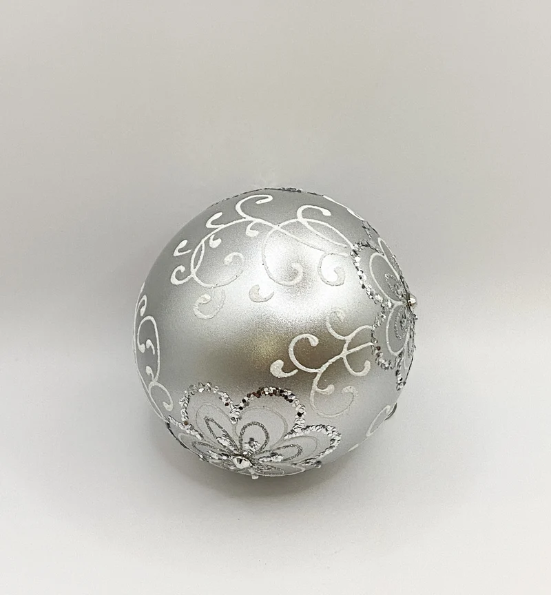 Kugel silber matt mit Blumenmuster
