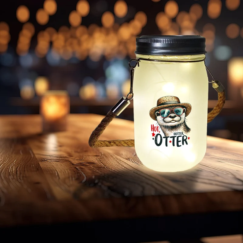 Otter mit Sonnenbrille und Strohhut Solarlicht mit Spruch Hot Hotter Otter